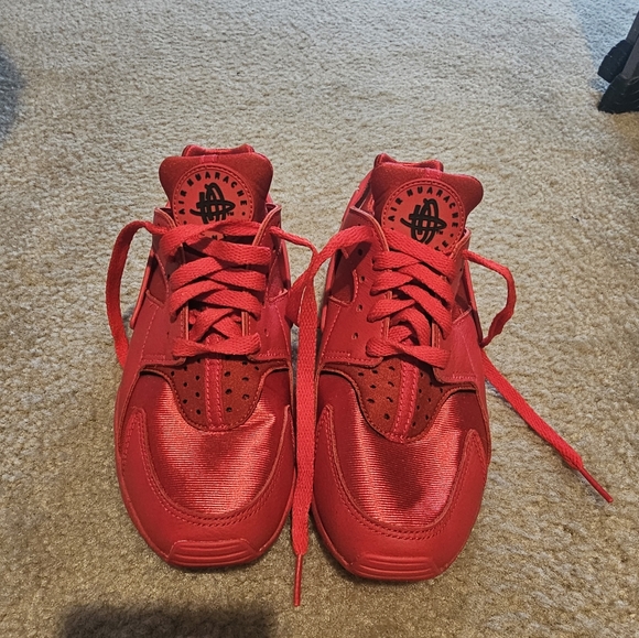 Nike Air Huarache Red Shoe - Picture 13 of 15